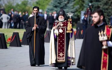 Catholicos of All Armenians Visited the Tsitsernakaberd Memorial Complex