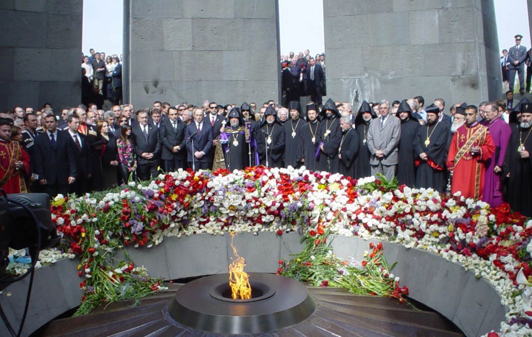 His Holiness Karekin II Visits Armenian Genocide Memorial