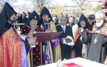 His Holiness Karekin II Blesses Foundation for New Church in Artashat