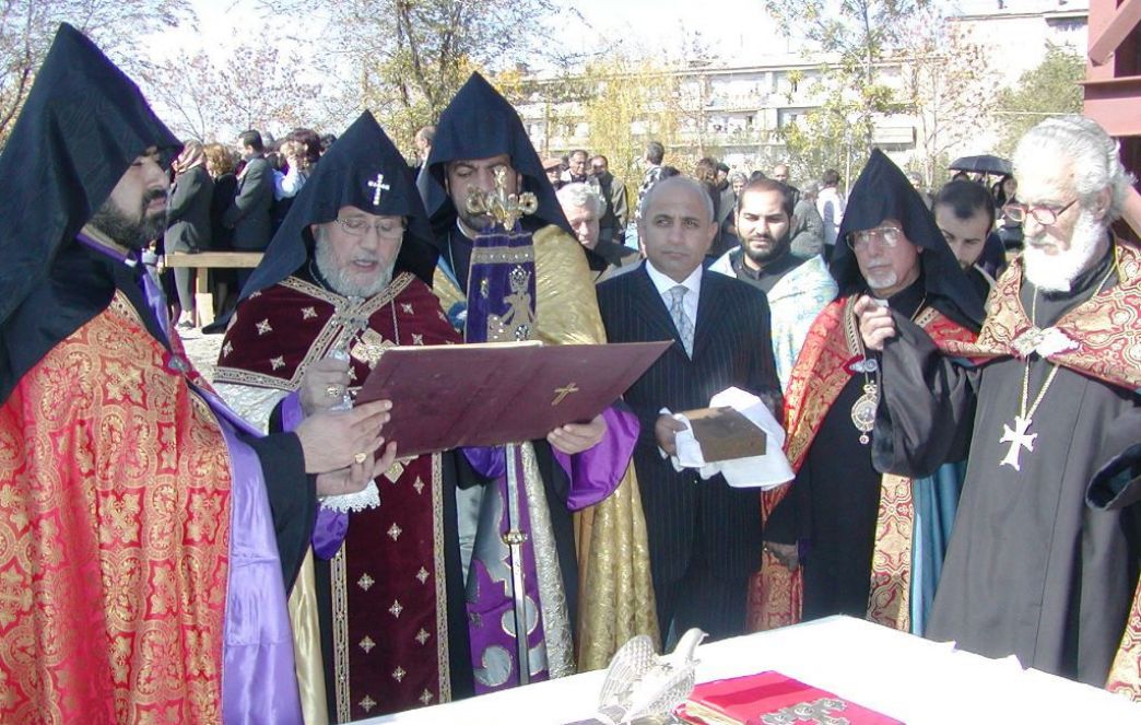 His Holiness Karekin II Blesses Foundation for New Church in Artashat