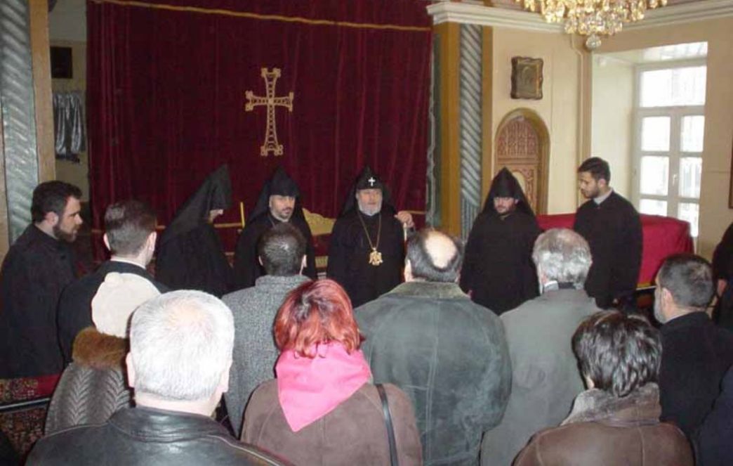 His Holiness Karekin II Visits Armenian Churches in Moscow