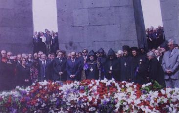 His Holiness Karekin II Delivers Opening Address at International Genocide Conference