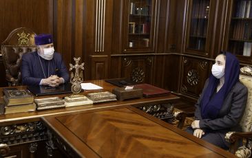 Catholicos of All Armenians Met with the Widow of Deacon Narek Petrosyan