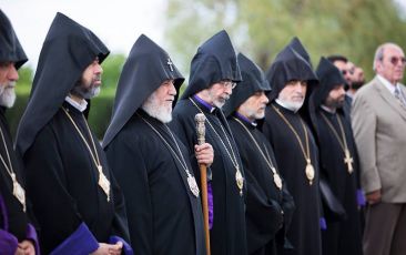 Members of the Supreme Spiritual Council Visit Sardarapat Memorial