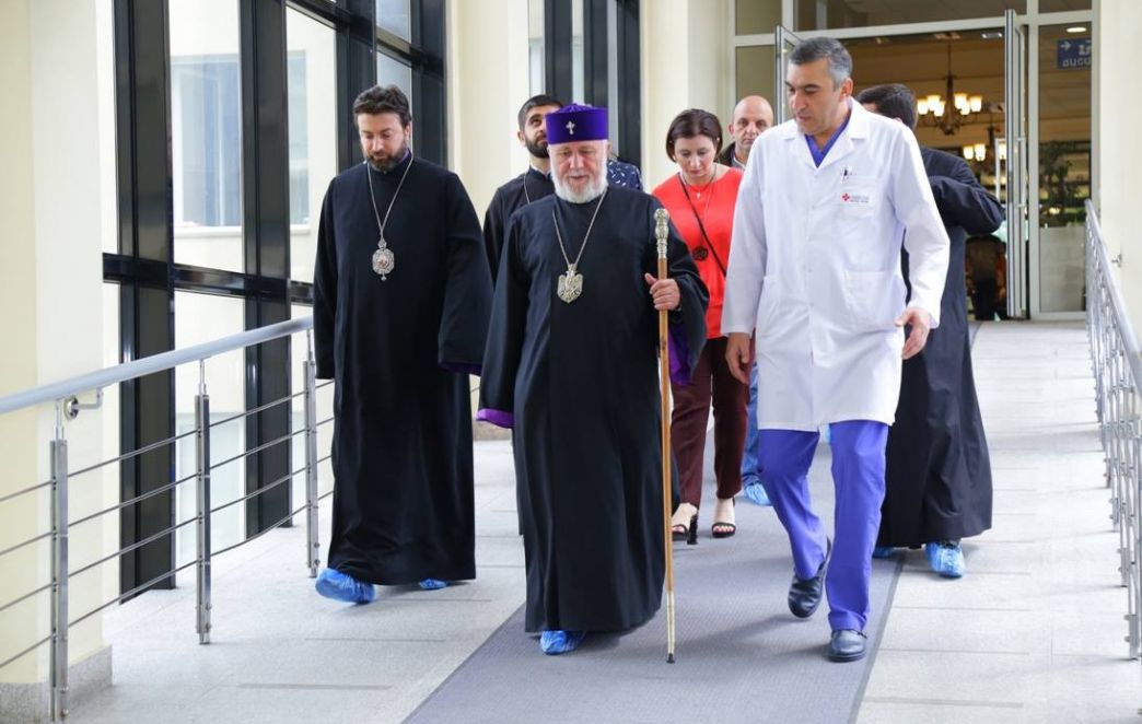 Catholicos of All Armenians Visited the Izmirlian Medical Center