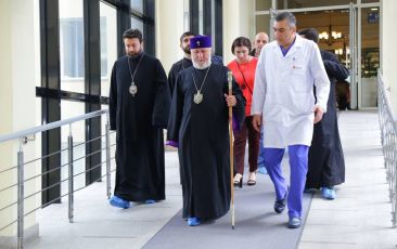 Catholicos of All Armenians Visited the Izmirlian Medical Center