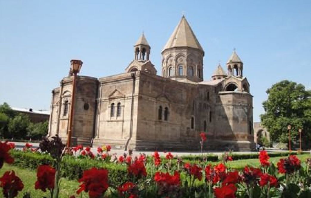 Catholicos of All Armenians Meets With Nikol Pashinyan