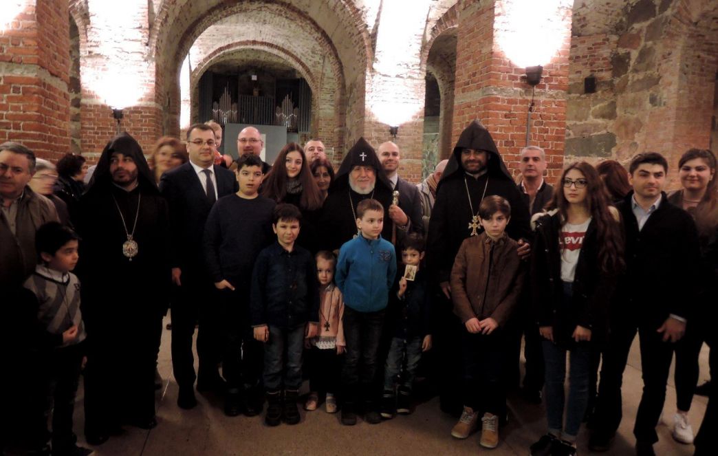 Catholicos of All Armenians Meets with the Armenian Community of Finland