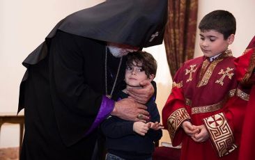 Հանդիպում թեմերի եկեղեցիներում սպասավորող մանուկ դպիրների հետ Ծաղկազարդի տոնին
