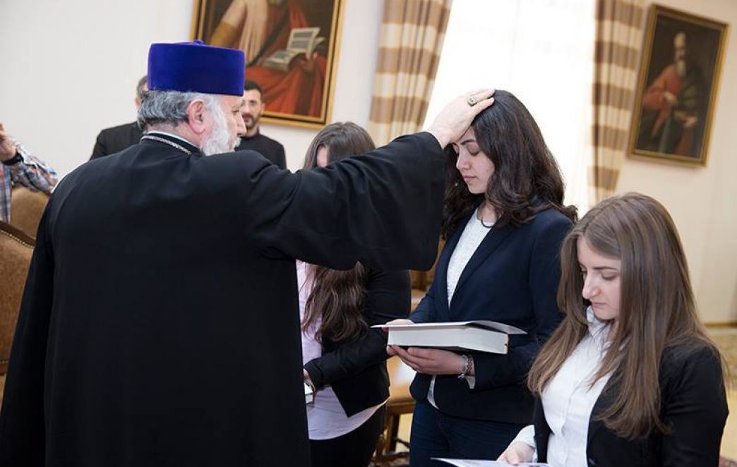 Catholicos of All Armenians Received Pontifical Scholarship Recipients