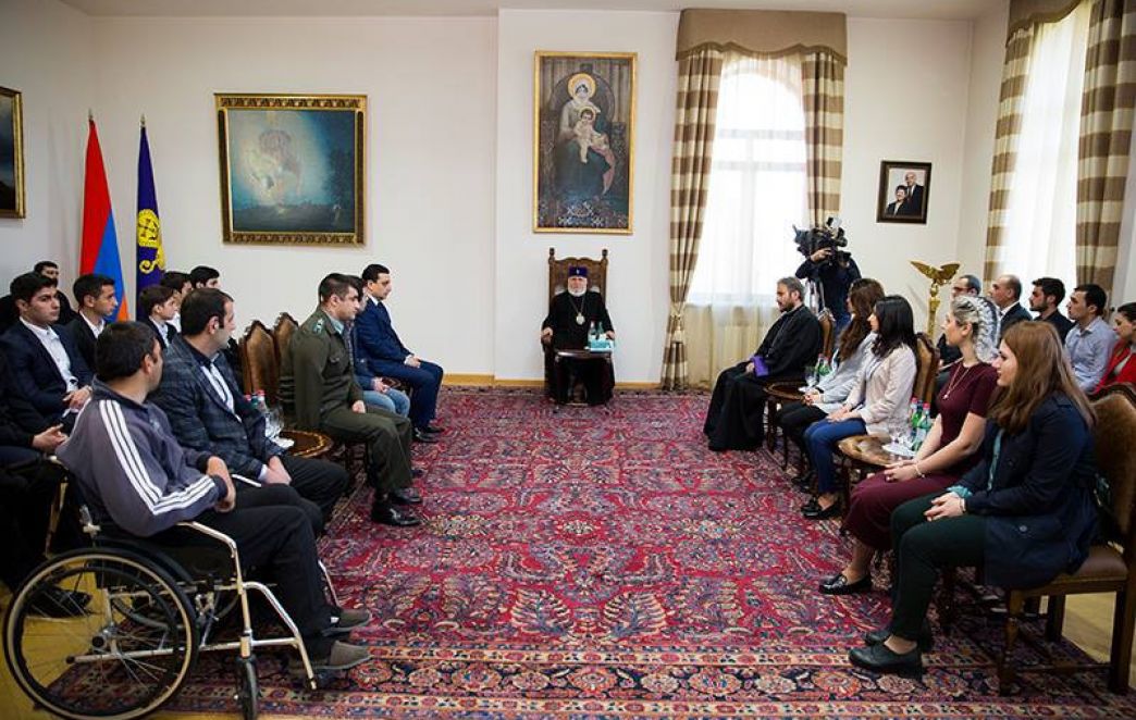 Catholicos of All Armenians Met the M. Heratsi Medical Students and Soldiers