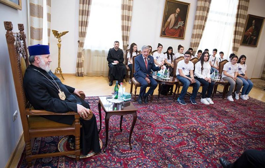 Catholicos of All Armenians Received Students of Paris and Marseille Armenian Colleges