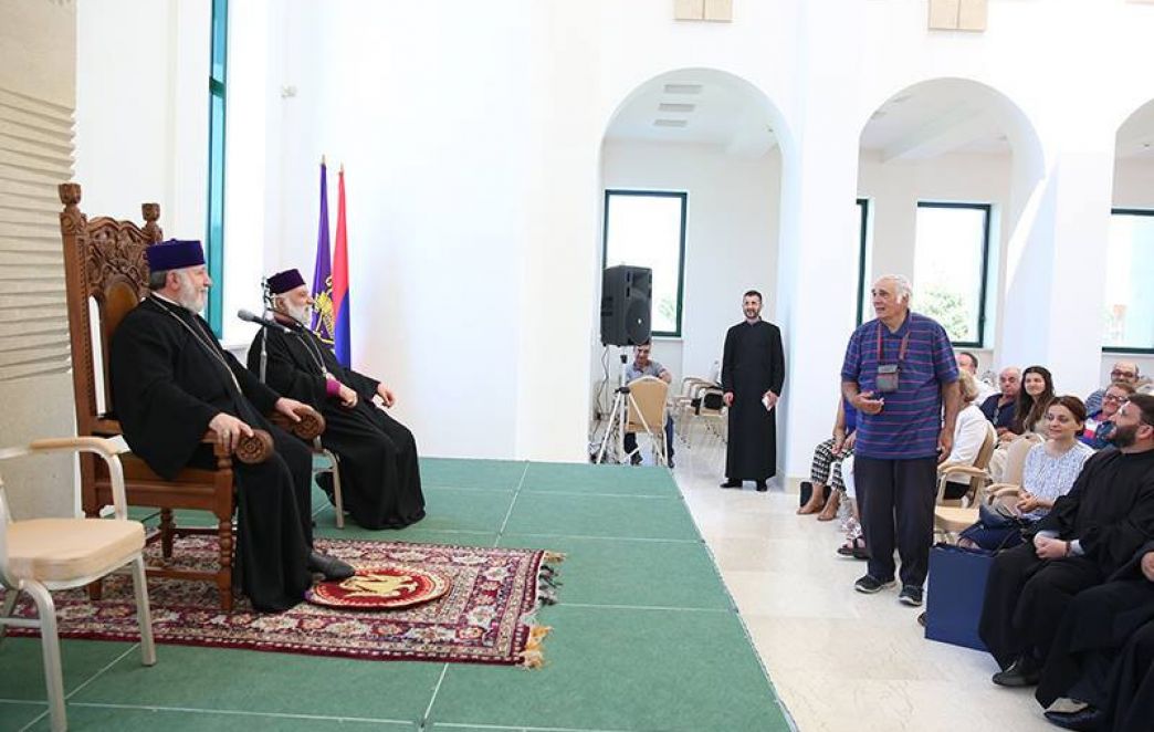 Catholicos of All Armenians Met Pilgrims