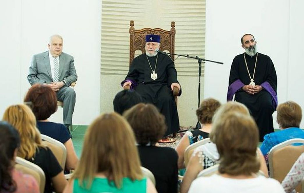 Catholicos of All Armenians Meets With Armenian Teachers from Diaspora