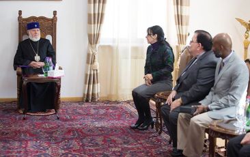 Catholicos of All Armenians Receives Representatives of the Jinishian Foundation