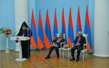 Catholicos of All Armenians Attends Ceremony to Bestow Mr. Eduardo Eurnekian with the title "National Hero of the Republic of Armenia"