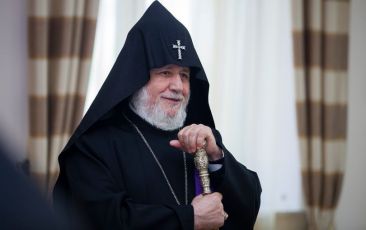 Catholicos of All Armenians Departs for Berlin