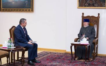 Armenian Pontiff Receives Newly Appointed Ambassador of Romania