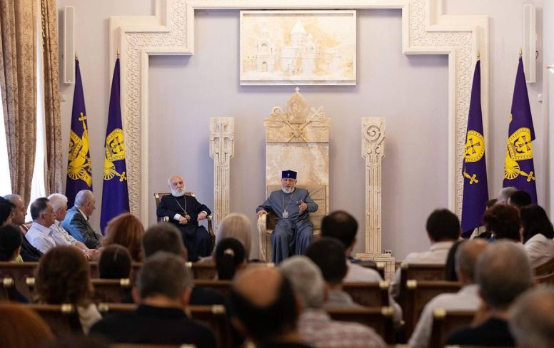 The Catholicos of All Armenians received the management and medical staff of the "Izmirlian" Medical Center