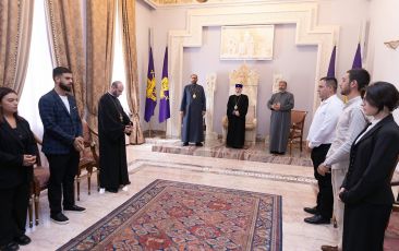 The Catholicos of All Armenians received the volunteers involved in the organizational work of the Blessing of the Holy Muron and the re-consecration ceremonies of the Mother Cathedral