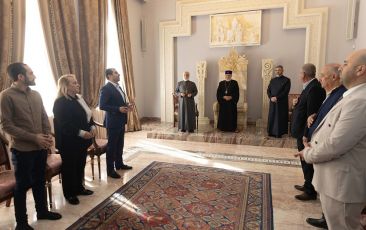 Catholicos of All Armenians Receives Executives and Staff of Etchmiadzin Medical Center