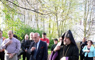 Wales, UK, Commemorates the Martyrs of the 1915 Genocide