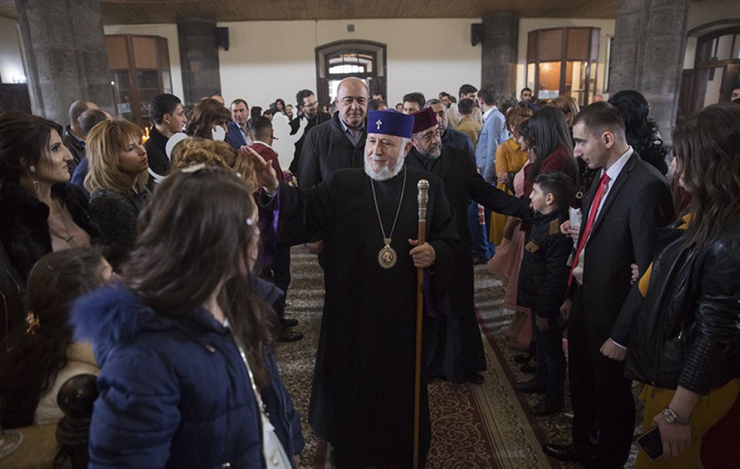 Catholicos of All Armenians Visited Gyumri and Was Hosted by One of the Families who Received Apartments by the Mother See