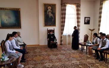 Catholicos of All Armenians Received Students of the “Eornekian” Public School