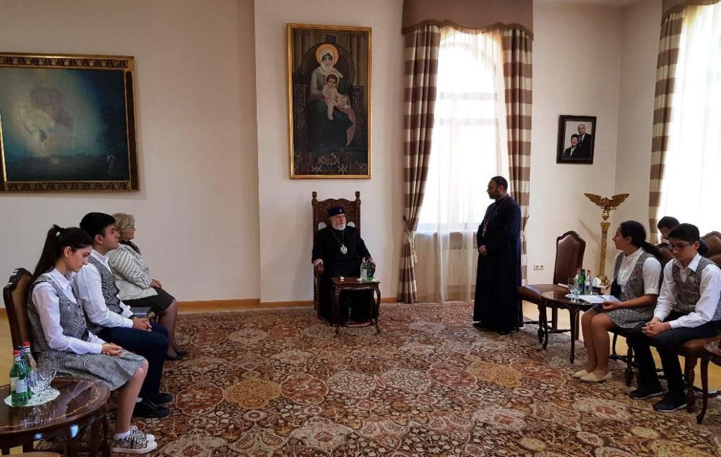 Catholicos of All Armenians Received Students of the “Eornekian” Public School