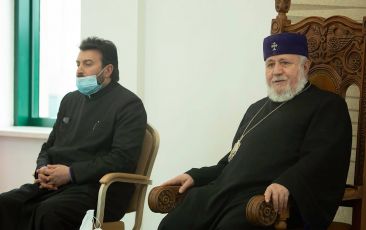 Catholicos of All Armenians Hosted the Youth Who Have Achieved Successes in Various Spheres