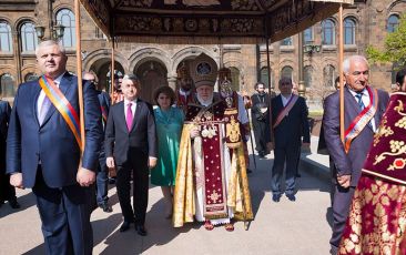 В Первопрестольном Святом Эчмиадзине отметили праздник Воскресения