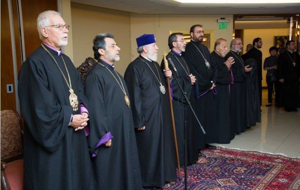 Catholicos of All Armenians Meets Pupils of Saturday Schools and Youth of Western Diocese of the Armenian Church of North America