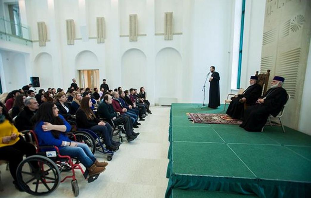 Catholicos of All Armenians Offers Appreciation to the Volunteers of the Happy New Year on the Border Project