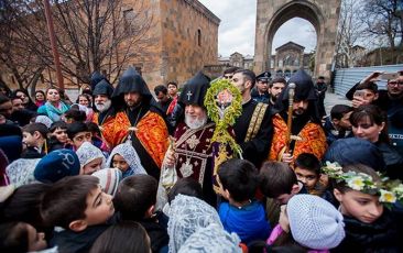 Ծաղկազարդի տոնը` մանուկների օրհնության օր