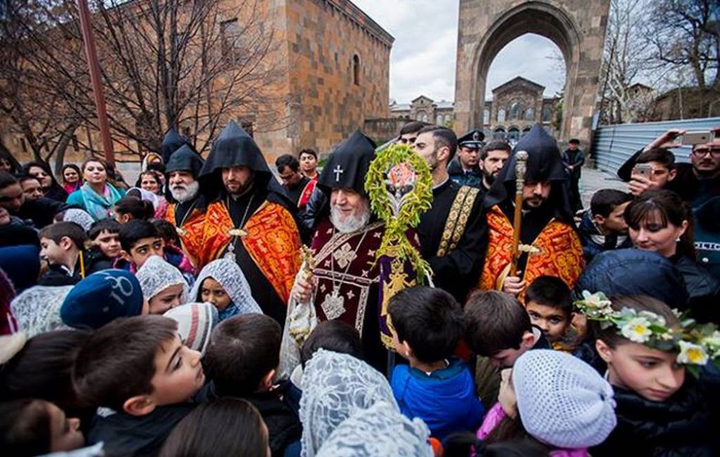 Ծաղկազարդի տոնը` մանուկների օրհնության օր