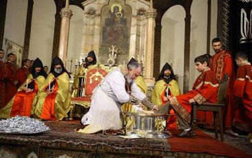 Catholicos of All Armenians Offered Washing of the Feet Service in Mother Cathedral