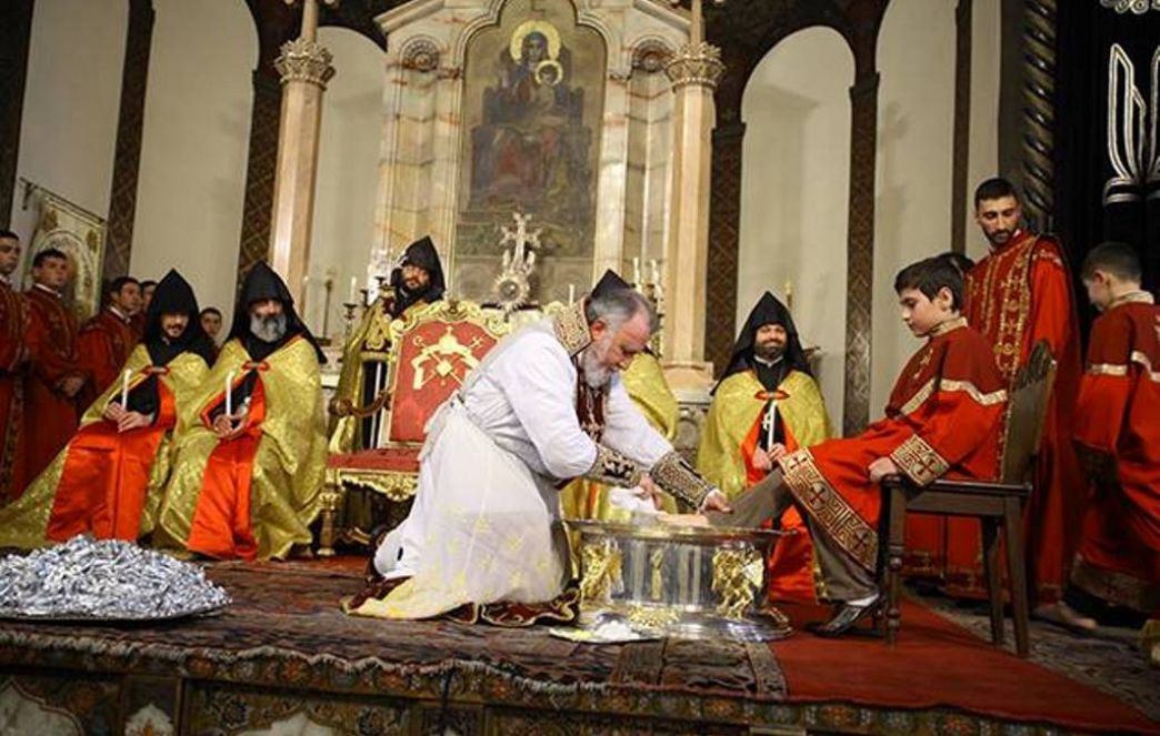 Catholicos of All Armenians Offered Washing of the Feet Service in Mother Cathedral