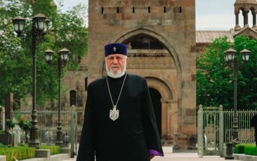 Catholicos of All Armenians Visits Wounded Soldiers