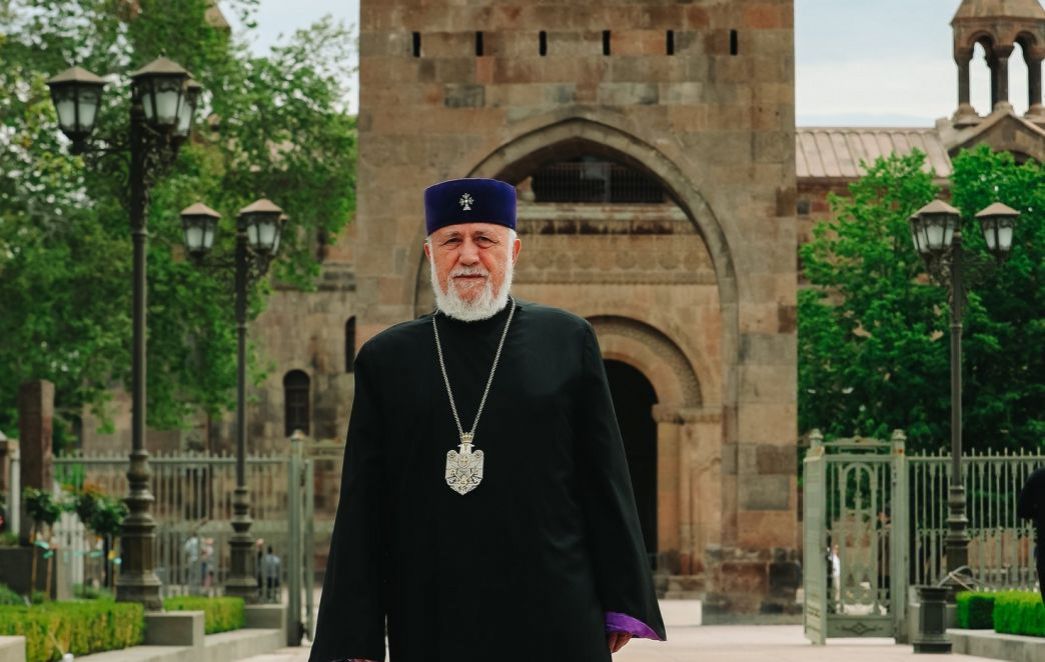 Catholicos of All Armenians Visits Wounded Soldiers