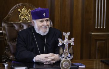 Catholicos of All Armenians Received Commissioner for Diaspora Affairs