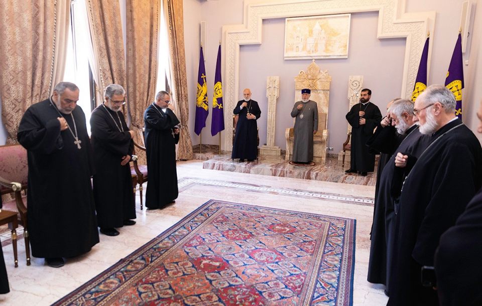 The Catholicos of All Armenians received the clergy participating in the Priest Accelerated Course