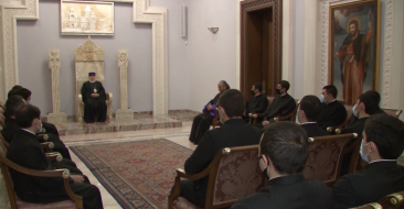 Catholicos of All Armenians Meets with the Newly Ordained Deacons