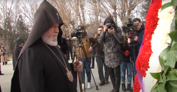 Catholicos of All Armenians visited the “Yerablur” Military Pantheon