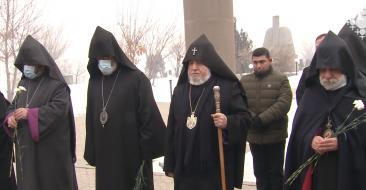 Catholicos of All Armenians Visited the "Yerablur" Military Phanteon