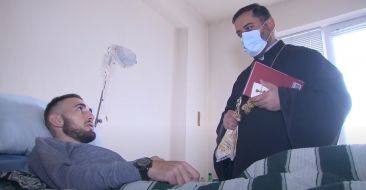 Spiritual Servant Visited the Soldiers Being Treated in the Izmirlian Medical Center