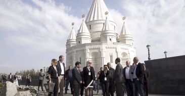 “Aurora” Prizewinner Mirza Dinnayi Visited the Yazidi Temple Melek Taus