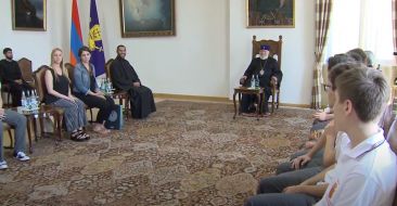 Catholicos of All Armenians Received the “Mkhitaryan” Armenian College Students