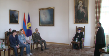 The Catholicos of All Armenians received three soldiers who were going to India for treatment