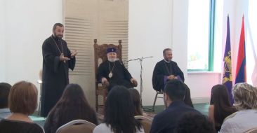 Catholicos of All Armenians Received Youth from the Armenian Diocese of Argentina