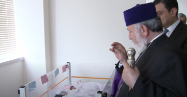 Catholicos of All Armenians Visits Maternity Hospitals